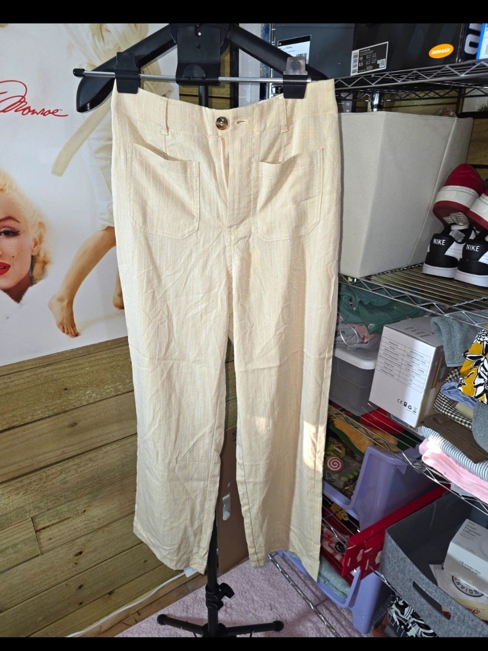HALARA Cream Straight-Leg Lightweight Trousers